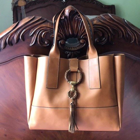 Frye Handbags - Frye Iliana wrapped tote SO RARE! Beautiful large